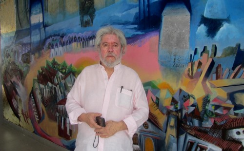 Francisco Ruiz y el mural Los espejos de América en la Liga contra el Cáncer de Valledupar / Foto: archivo PanoramaCultural.com.co 