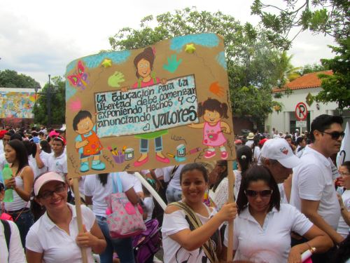 Manifestantes en la Marcha por la familia en Valledupar (Colombia) / Foto: Archivo PanoramaCultural.com.co 
