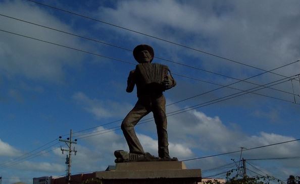 El monumento a Francisco El Hombre en Riohacha
