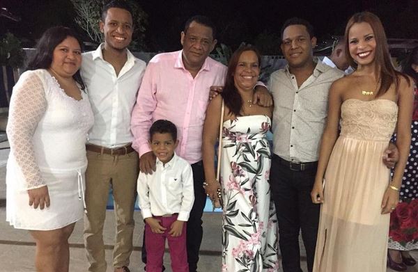 Andrés Barros con su familia 