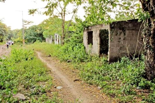 Casas abandonadas en el pueblo de Estados Unidos (Cesar, Colombia) Casas abandonadas en el pueblo de Estados Unidos (Cesar, Colombia)