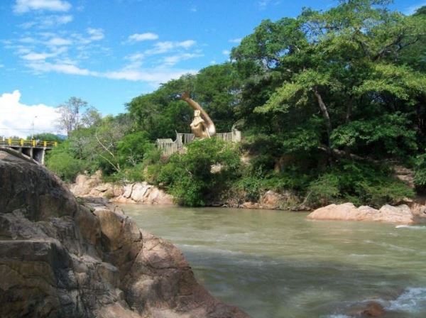 La sirena del balneario Hurtado en el río Guatapuri / Foto: archivo PanoramaCultural.com.co 