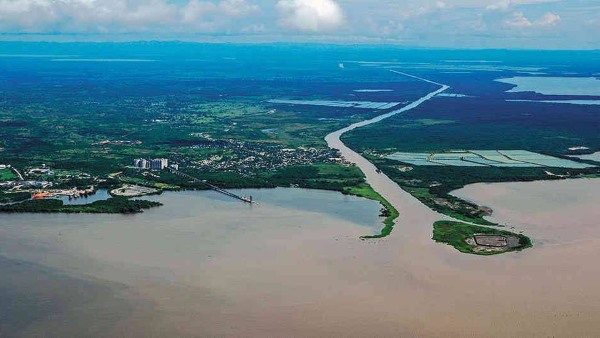 El canal del Dique entre la bahía de Cartagena y Calamar, Bolívar / Foto: Semana El canal del Dique entre la bahía de Cartagena y Calamar, Bolívar / Foto: Semana