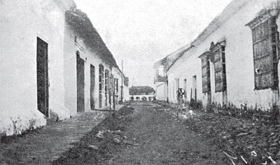 Calle de la Estrella hacia la plaza Alfonso López / Foto: Familia Castro Daza Calle de la Estrella hacia la plaza Alfonso López / Foto: Familia Castro Daza