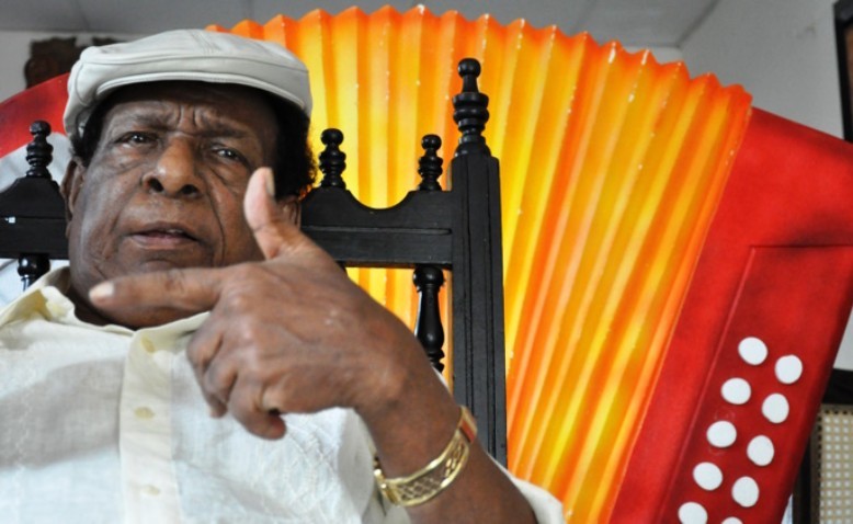 Calixto Ochoa le ponía música a sus amores cercanos y lejanos