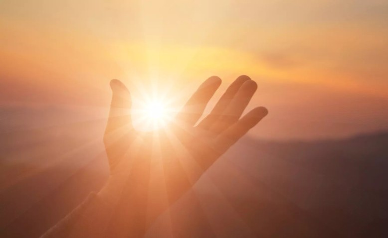 Más allá del dogma: espiritualidad encarnada en rituales, silencios y linajes