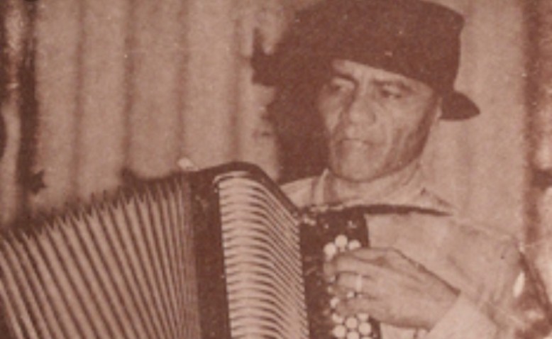 Allá en Flores de María