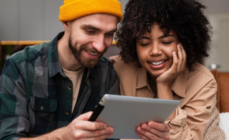 MelBet app vs versión web: ¿cuál ofrece la mejor experiencia de usuario en Colombia?