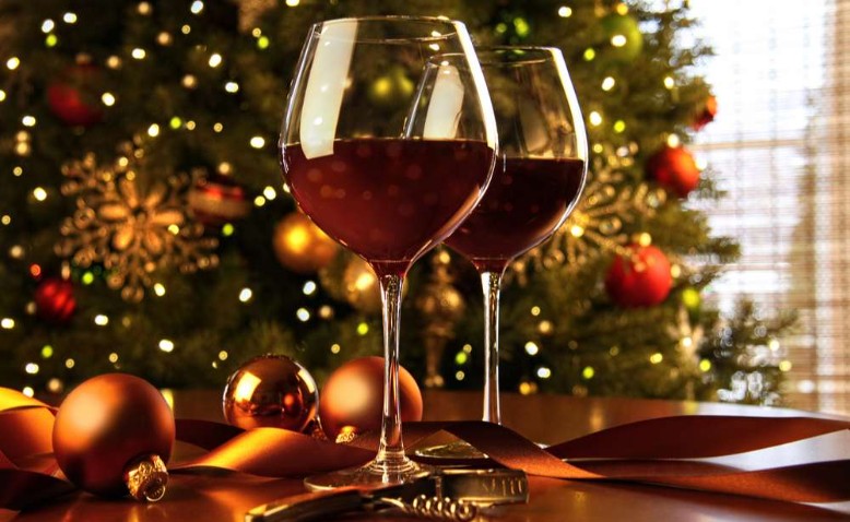 El vino: la brisa de diciembre y el arte de brindar juntos