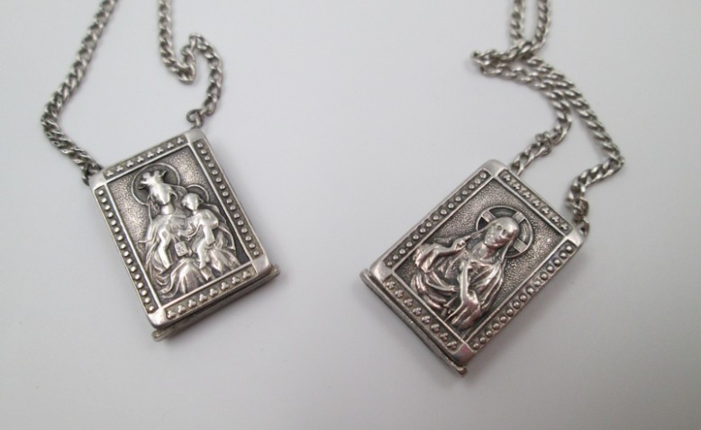 El escapulario de la sabana blanca