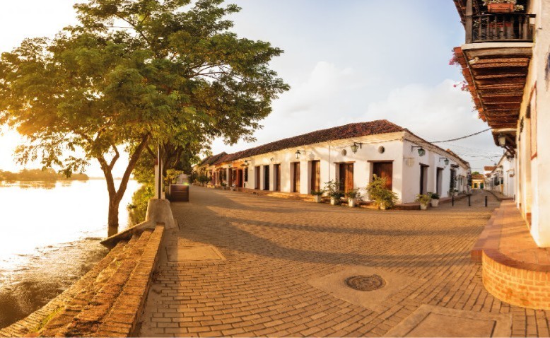 Progreso vs desarrollo: la calle pavimentada y el bolsillo destapado