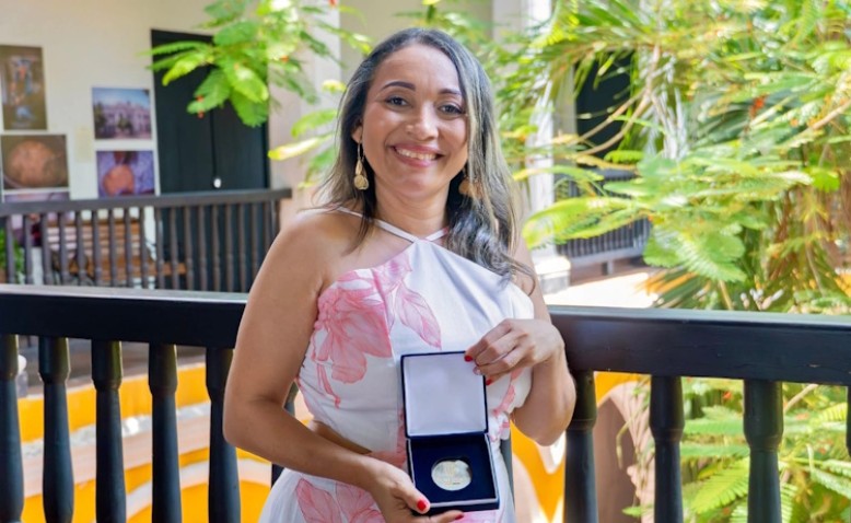 Mujeres del Caribe destacadas: Yenis López, la ingeniera poderosa que teje academia de manera original